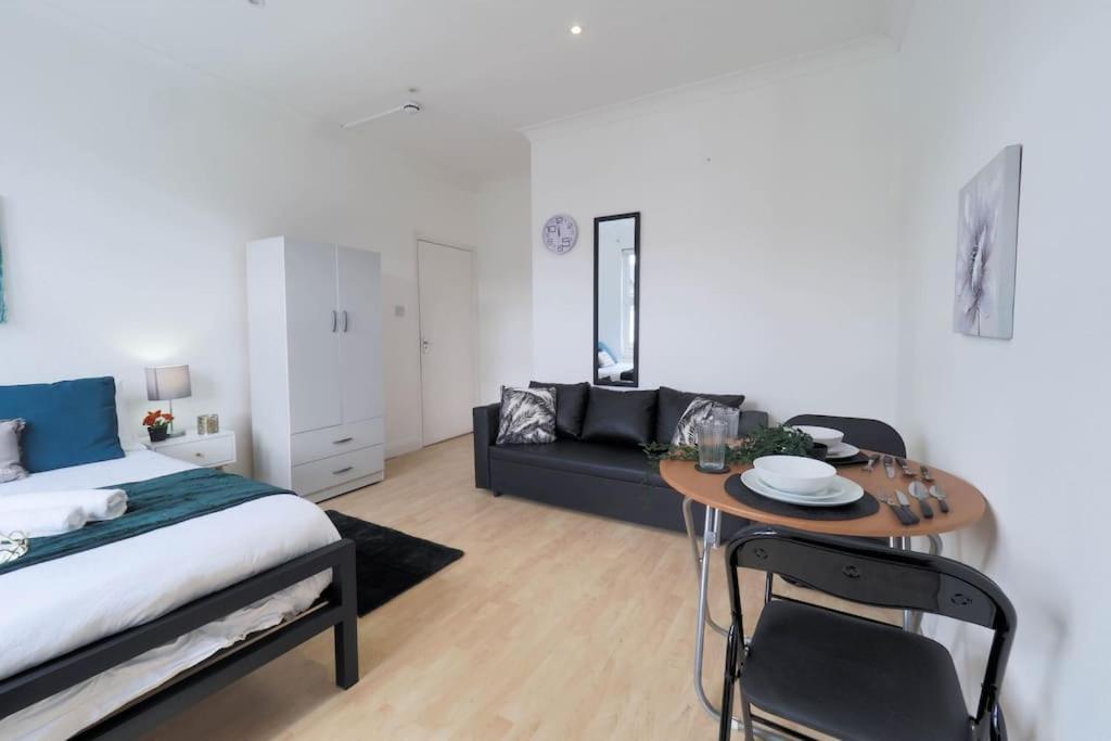 S5 Full In Kilburn With Kitchen Zone 2 Appartement *