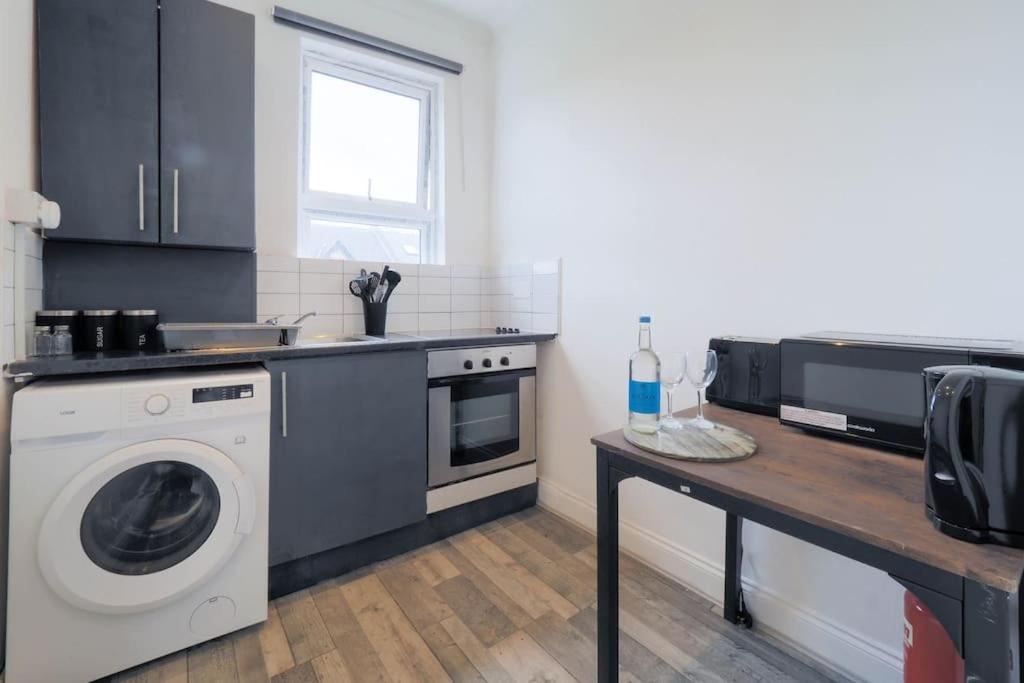 S5 Full In Kilburn With Kitchen Zone 2 Appartement *